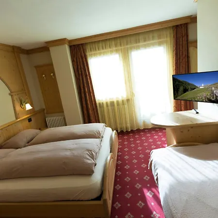 Champagne Hotell 3*