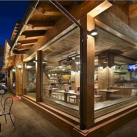 Champagne ホテル 3*