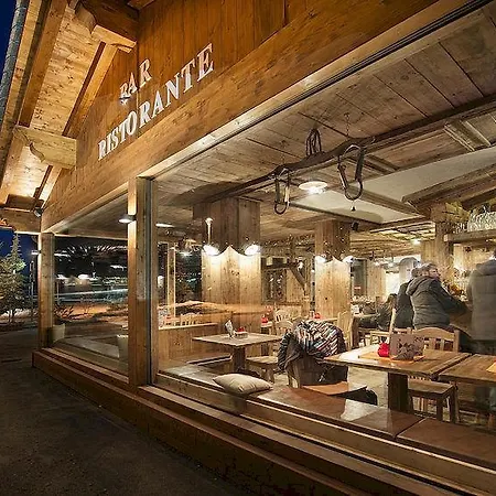 香槟酒店 3* 利维尼奥