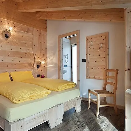 Champagne Hotell 3*