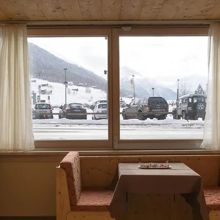 Champagne Hotel