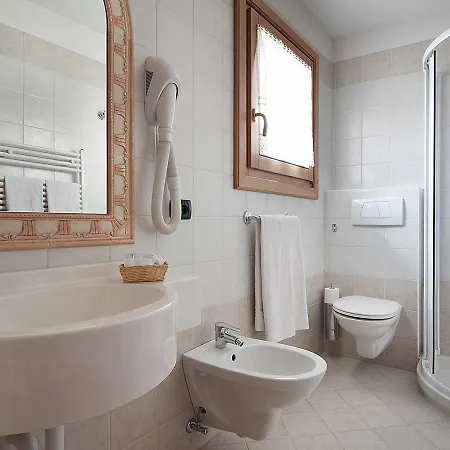Champagne Hotel 3*
