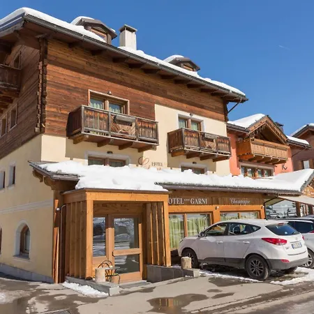 Champagne Hotel 3*
