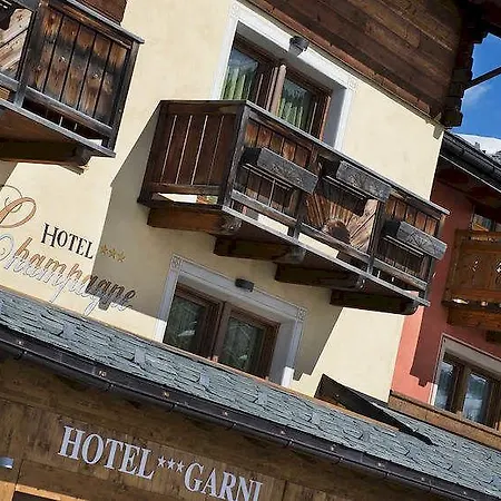 Champagne Hotel