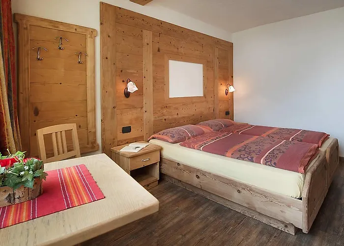 Champagne Hotell 3*