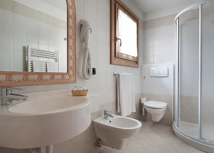 Champagne Hotell 3*