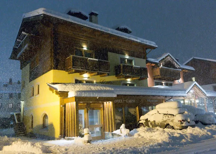 Champagne Hotell 3*