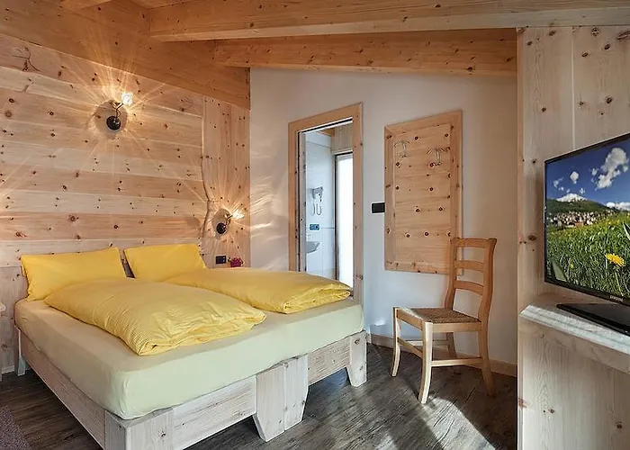 Champagne Hotell 3*